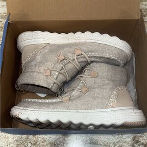 NWT women’s Hey Dude Reyes Boots size 7